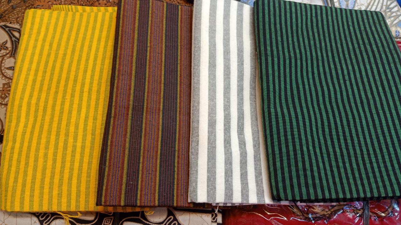 Batik tenun warna alam