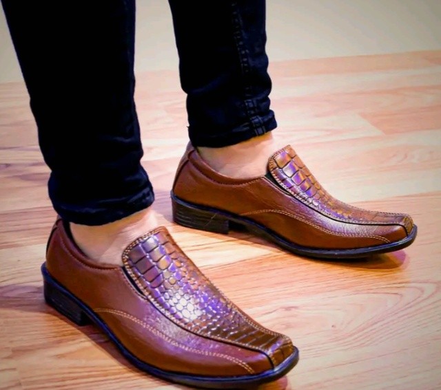 SEPATU KULIT