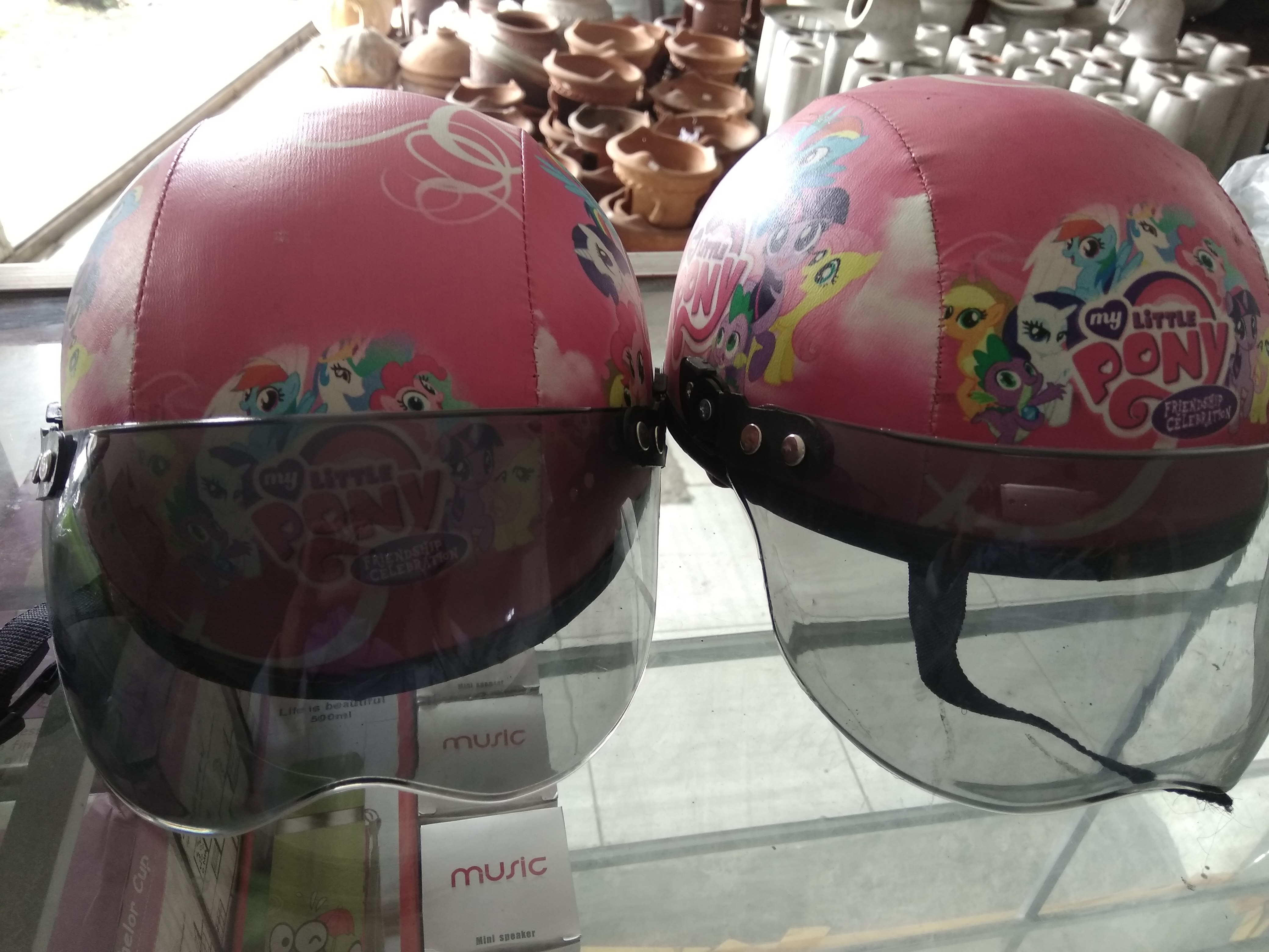 Helm karakter anak