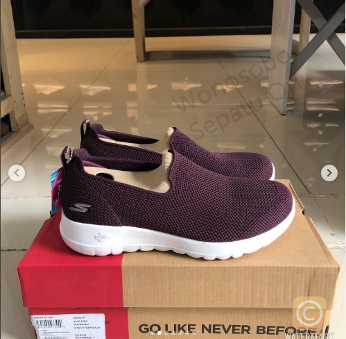 Skechers Go Walk Joy Sensational Joy-Burgundy (Women)