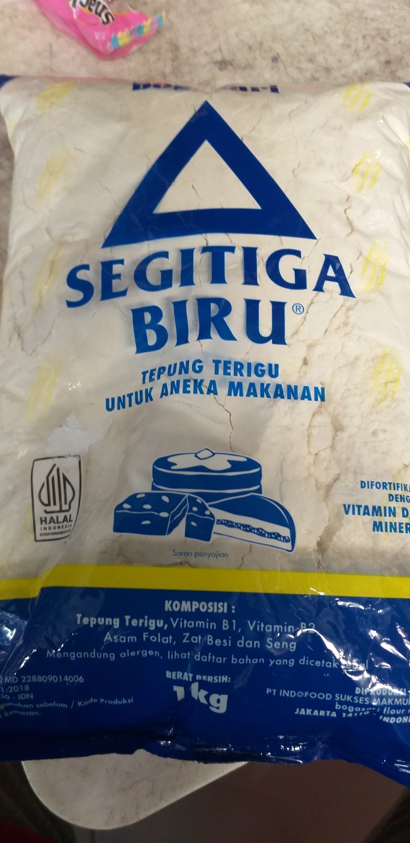 tepung segitiga biru