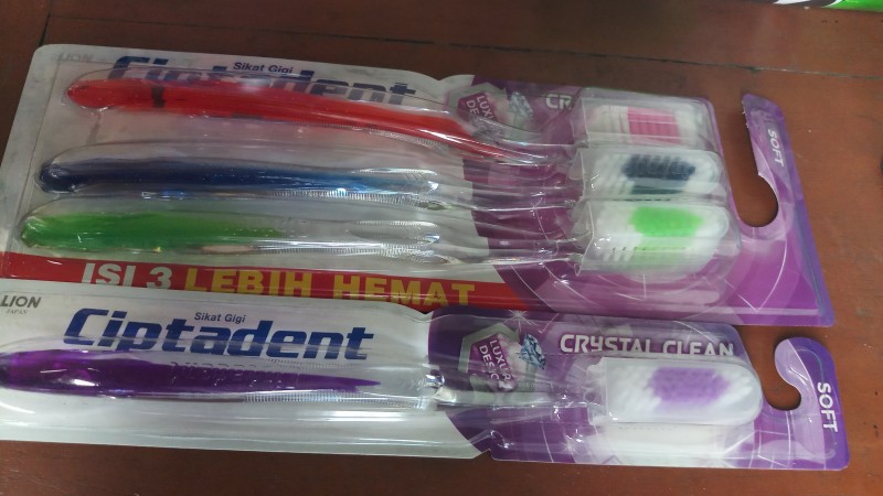 Sikat gigi ciptadent