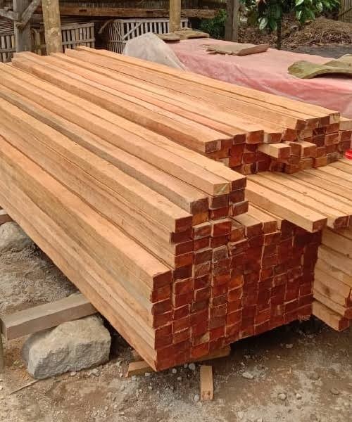 Kayu Usuk 4 x 4 x 3M (sedang)
